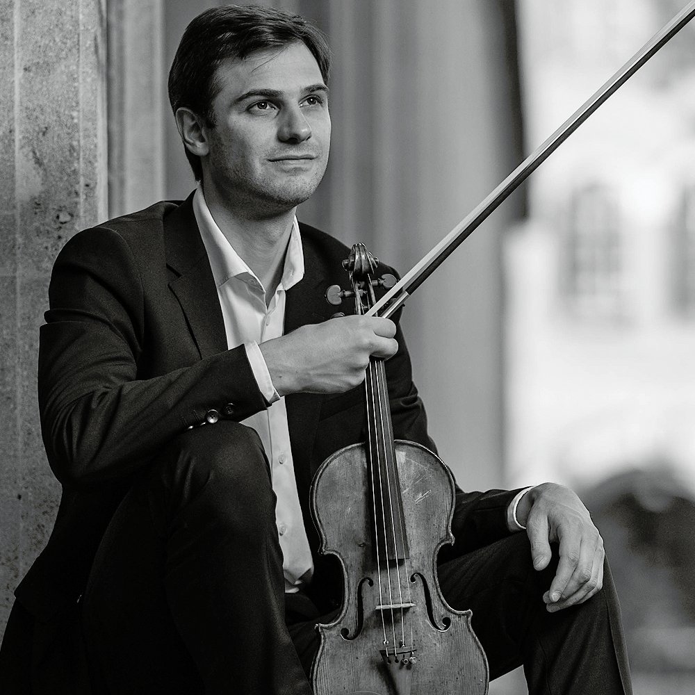 Guillermo Búchler, primer Violín, Director, Presentador